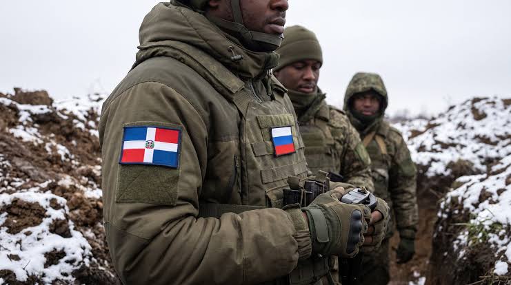 DENUNCIAN PRESUNTA RED QUE HABRÍA RECLUTADO A MÁS DE 150 DOMINICANOS PARA LA GUERRA EN RUSIA