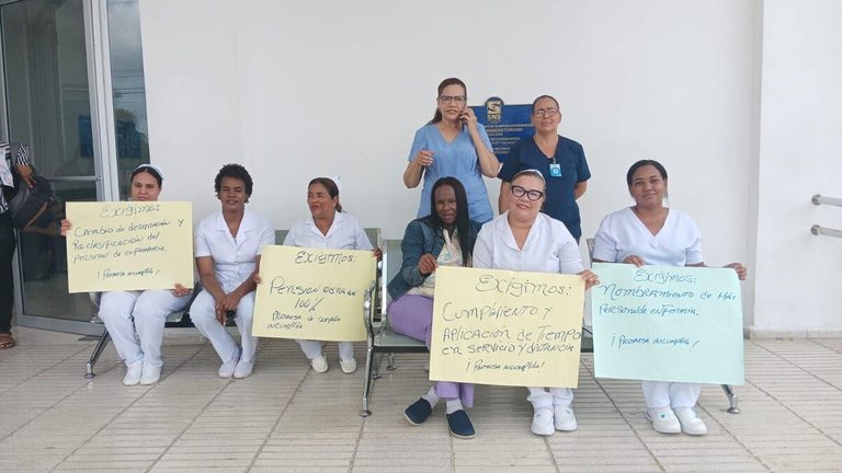 MÉDICOS PARALIZAN LABORES POR 24 HORAS Y EXIGEN RESPUESTAS AL GOBIERNO